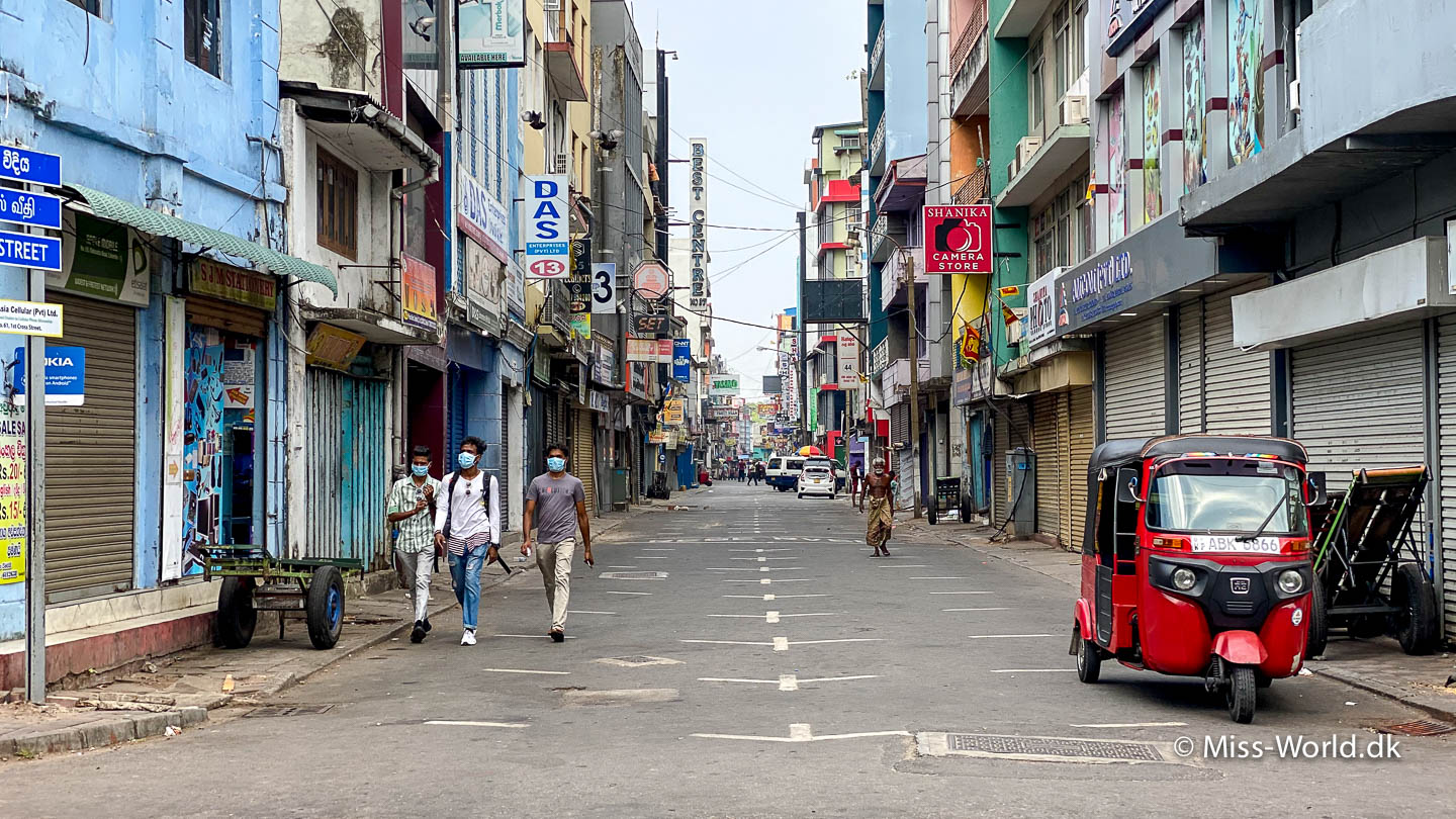 Corona Sri Lanka - Tomme gader og angst for smitte med coronavirus i Colombo Sri Lanka