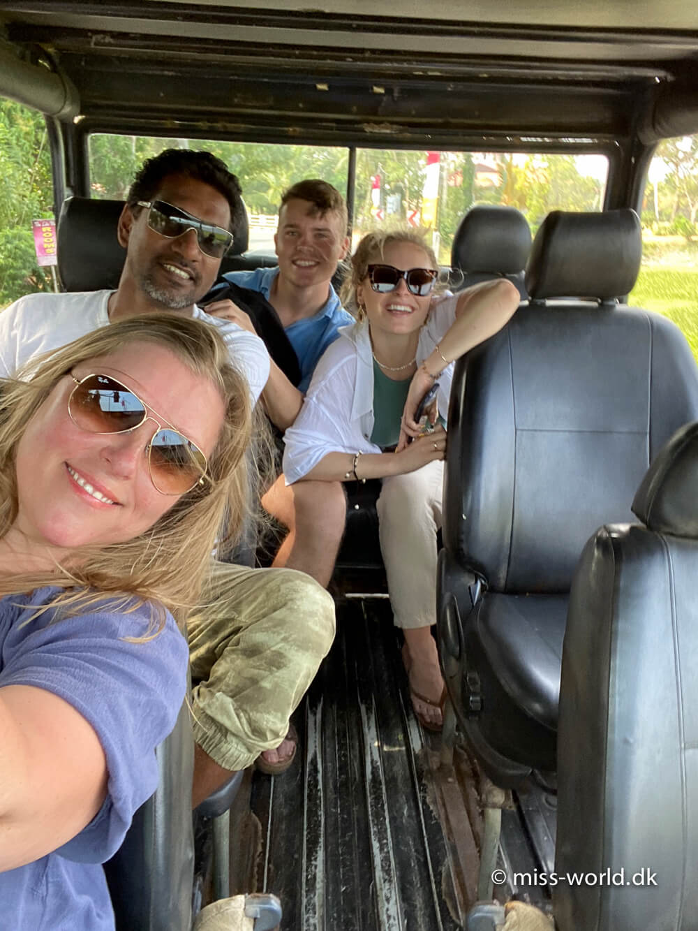Jasmin og Mika jeepsafari Yala National Park Sri Lanka