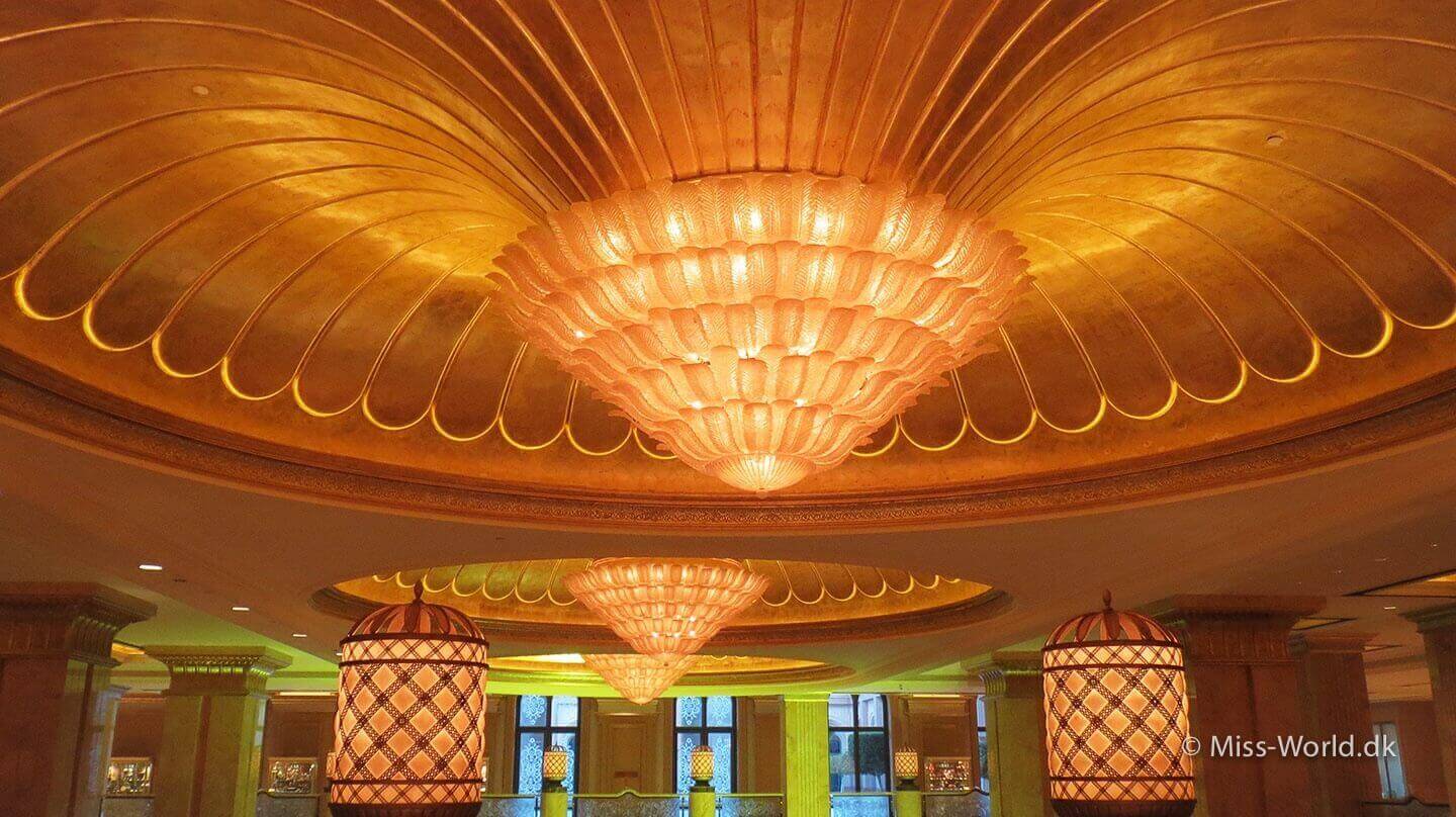 Emirates Palace Hotel Abu Dhabi - Ceiling of gold