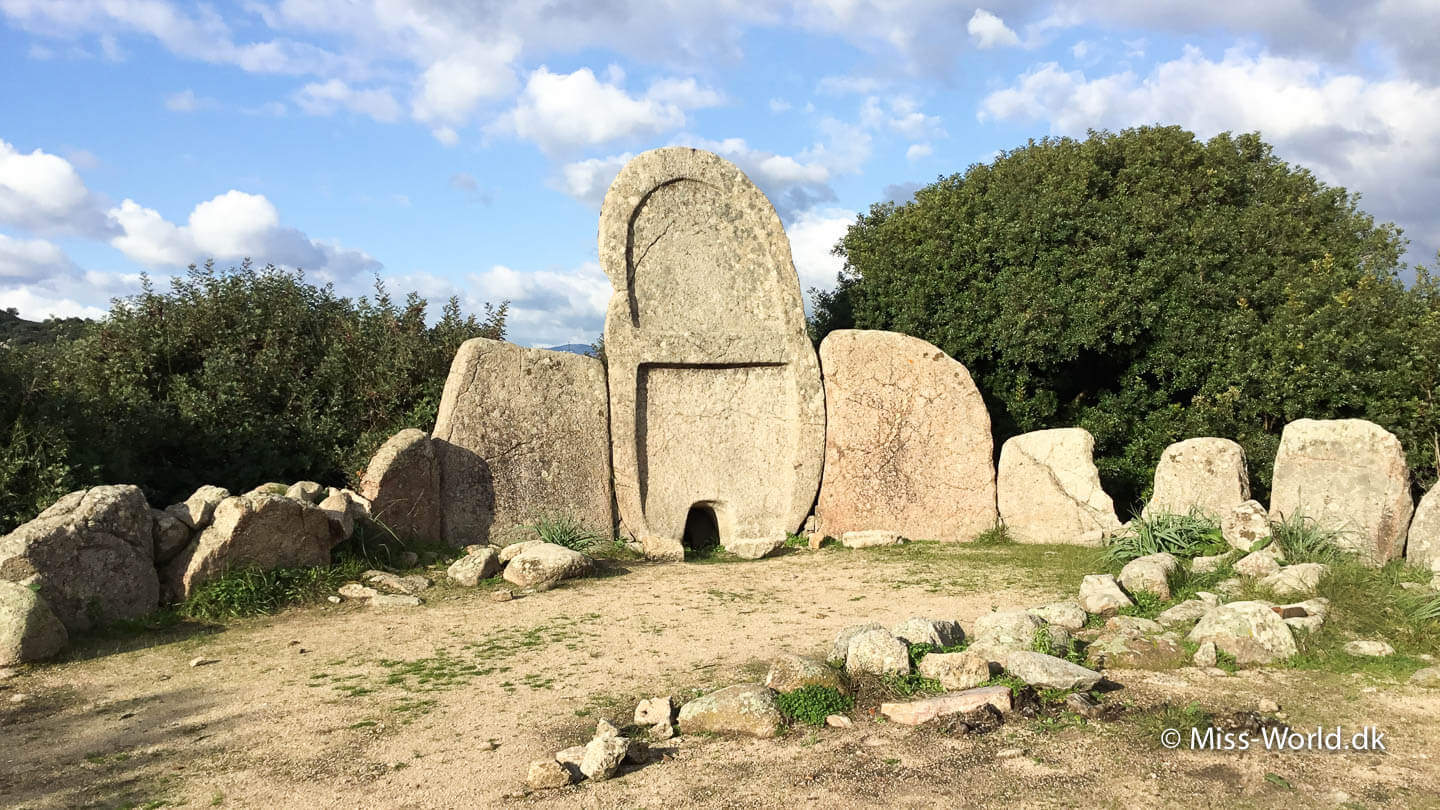 Giganternes grav - Tomba dei Giganti sardinien