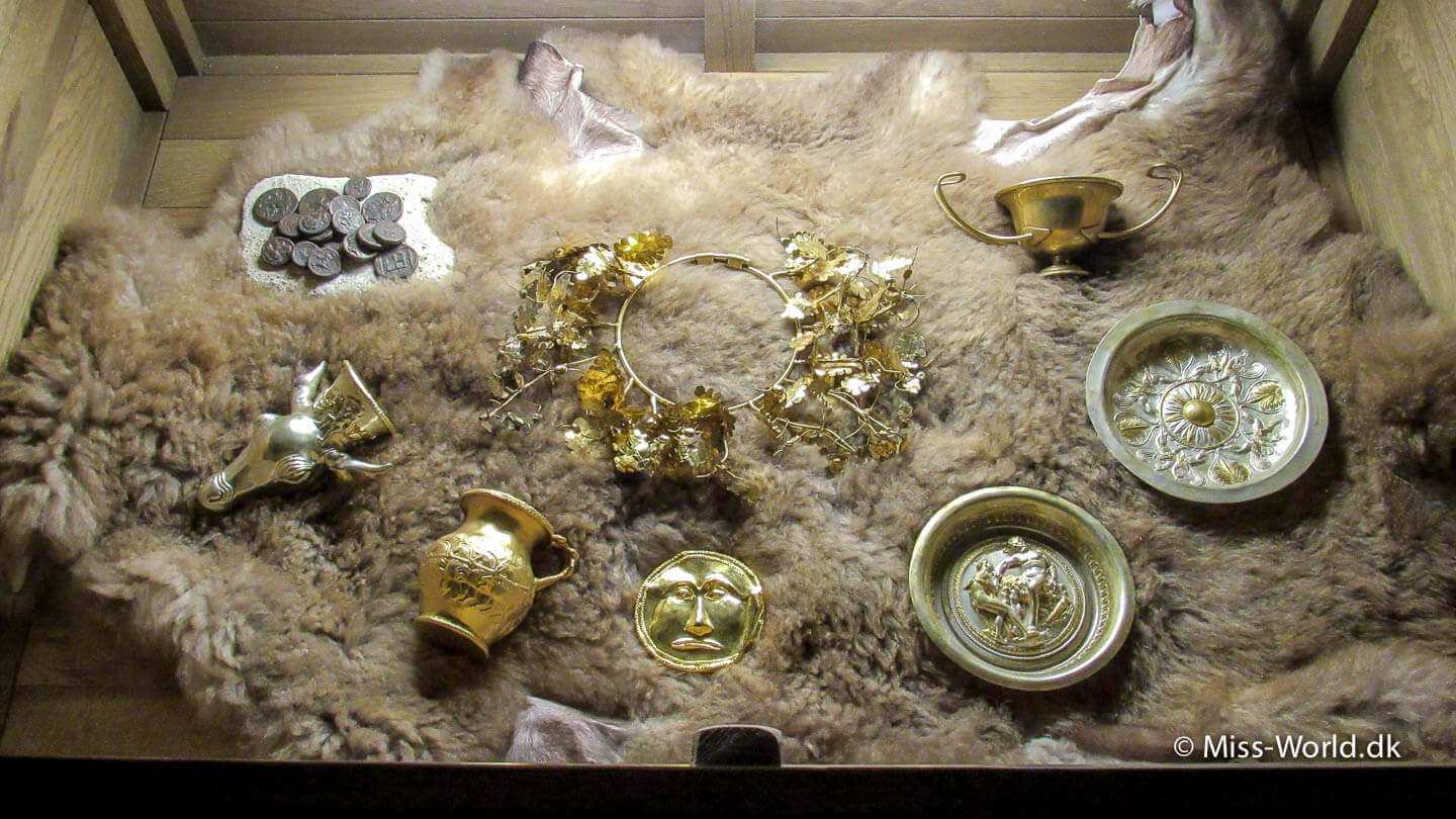 Guldskat rekonstrueret efter lignende oldtidsfund i Bulgarien