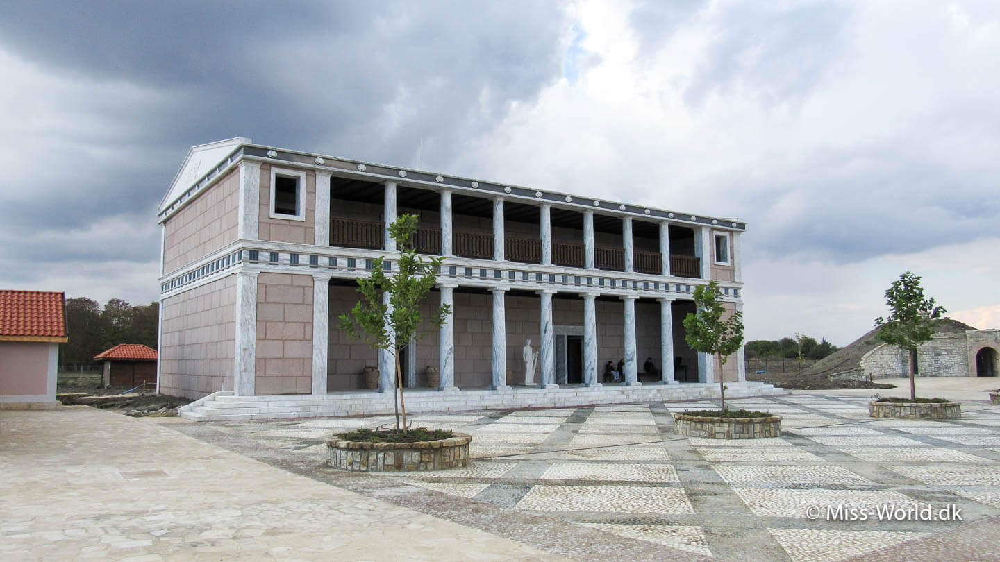 Rekonstruktion af thrakisk palads i den historiske park i Varna Bulgarien
